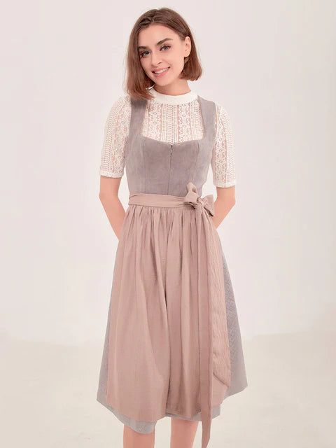 Fortsetzung: Das Dirndl mit Reißverschluss vorne – Ein Must-Have für moderne Trachtenliebhaberinnen